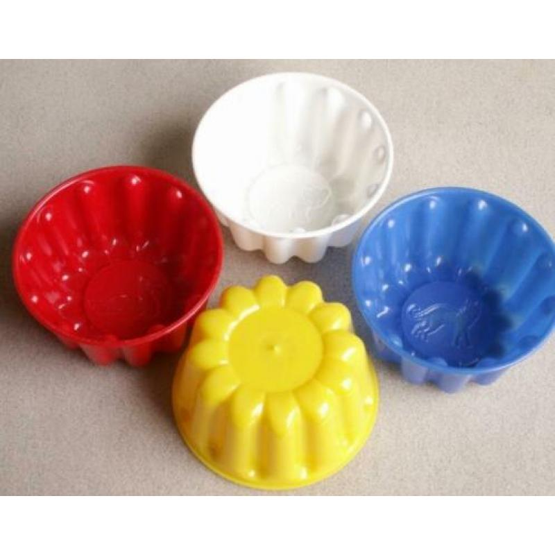 4 oude kleine puddingvormen met diermotief