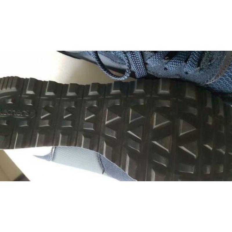 Nieuwe Skechers, donkerblauw, maat 40.