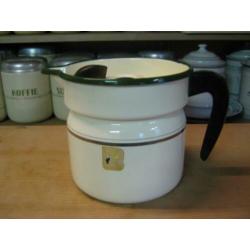 2x cremekleur melkkokers met bies