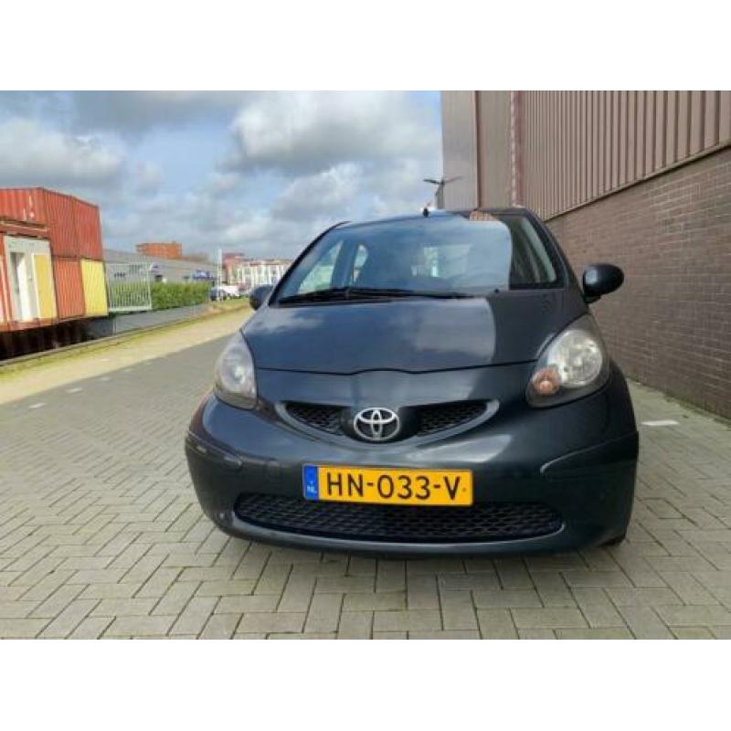 Toyota Aygo 1.0-12V 5drs Airco APK t/m 12-2020