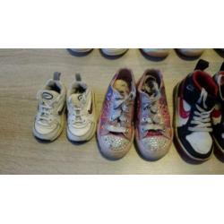 9 PAAR KINDERSPORTSCHOENEN o.a. NIKE -ADIDAS ZIE FOTO,S