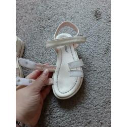 Sandalen maat 28