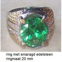 Diverse Indonesische ringen met halfedelsteen