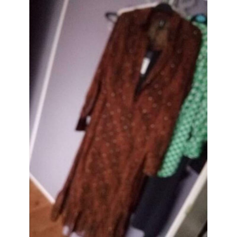 Lange jurk. M roest kleur. Doorknoop..