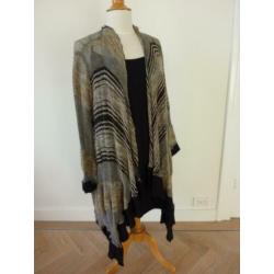 Ophilia: Mooi linnen vest met punten. Maat 3 = 46