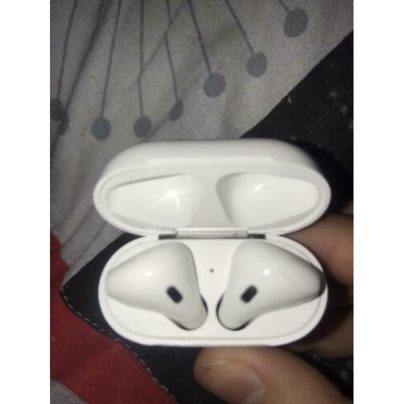 Originele AirPods met oplader.