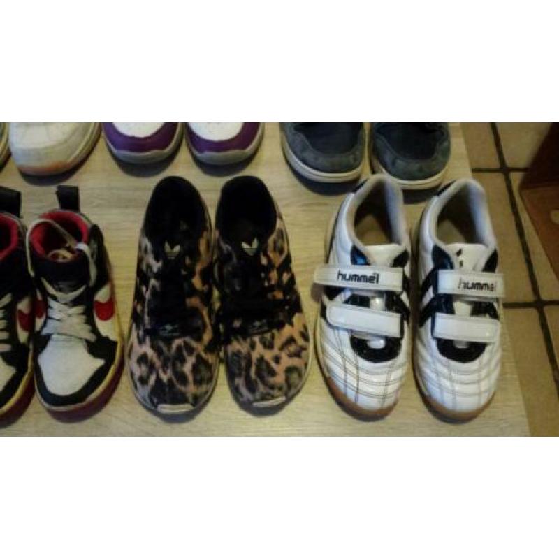 9 PAAR KINDERSPORTSCHOENEN o.a. NIKE -ADIDAS ZIE FOTO,S