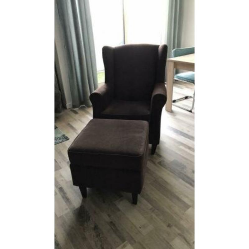 Fauteuil met hocker