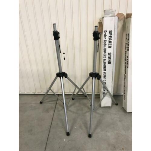 2 aluminium speaker standaards