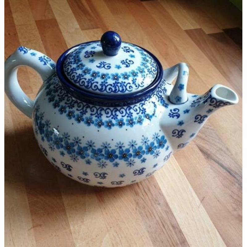 Bunzlau theepot, 2 liter, nieuw.