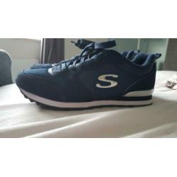 Nieuwe Skechers, donkerblauw, maat 40.