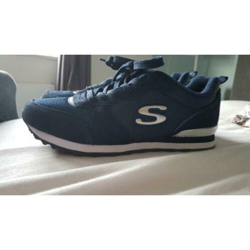 Nieuwe Skechers, donkerblauw, maat 40.