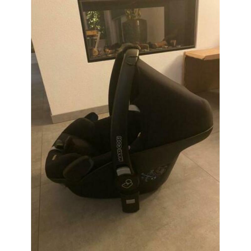 Pebble van maxicosi inclusief familyfix (isofix)