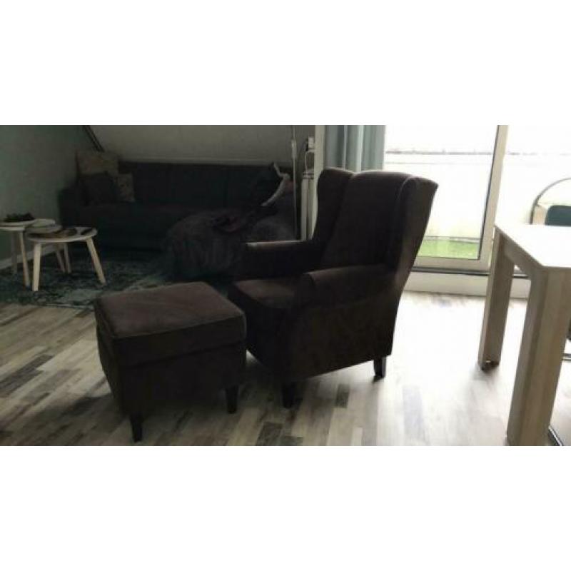 Fauteuil met hocker