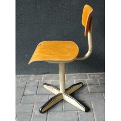 Vintage industriële kinderstoeltje retro stoeltje kind