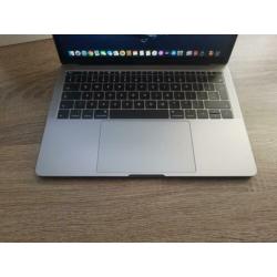 Apple macbook pro 13 retina i5 8GB 268GB SSD 2017 zeer net
