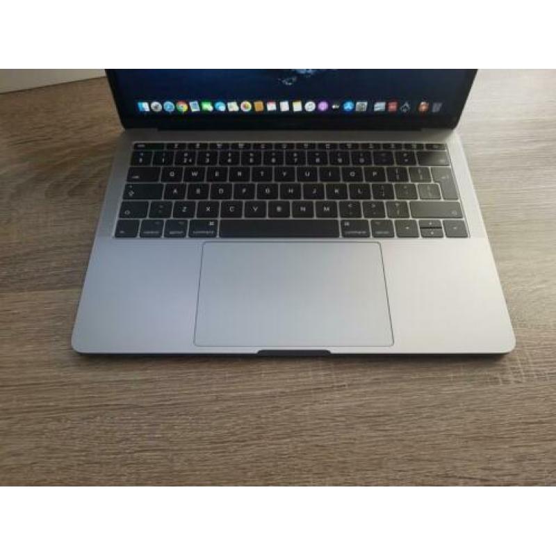 Apple macbook pro 13 retina i5 8GB 268GB SSD 2017 zeer net
