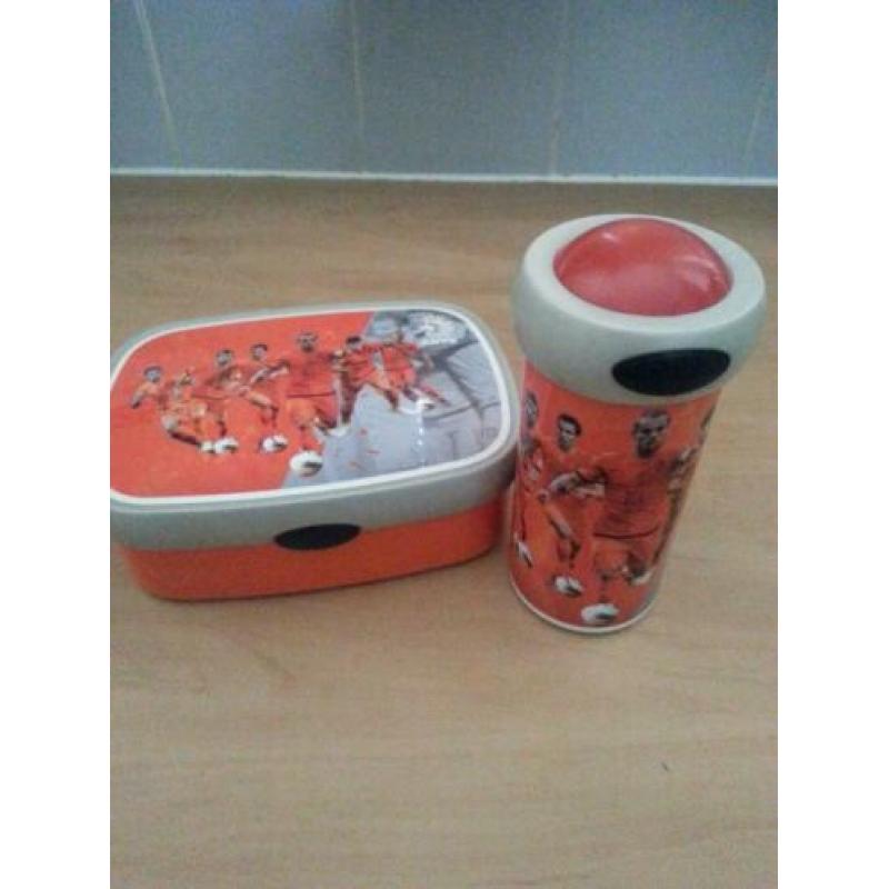 mepal nederland drinkbeker en broodtrommel oranje