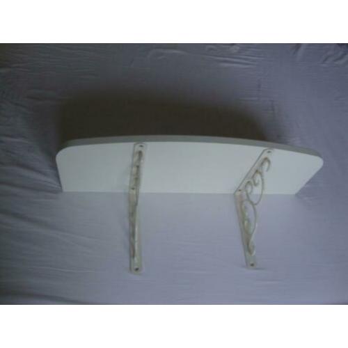 twee wandplanken met muurbevestiging