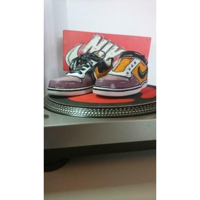 Cartoon custom Nike 'mt 33