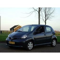 Toyota Aygo 1.0-12V * Stuurbekrachtiging * Nw-Type 5Drs * SA