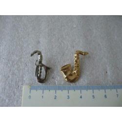 2 Mooie SAXOFOON spelden met sluit clip