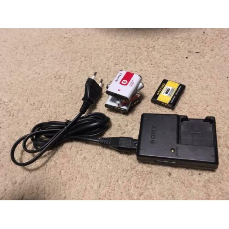 5 Sony NP-BG1, 1 Pantona +oplader