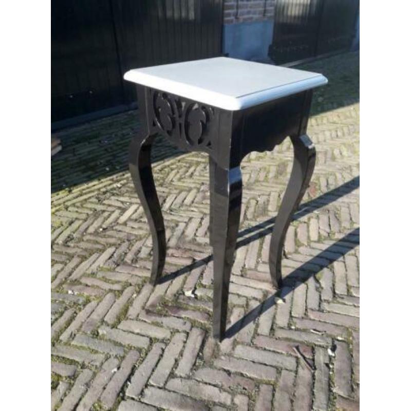 bijzet tafeltje ( brocant ) 40 x 40 cm
