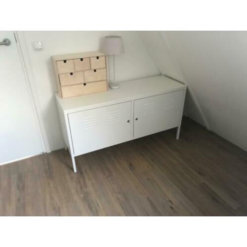 Keurige Ikea kast dressoir wit met sleutel.