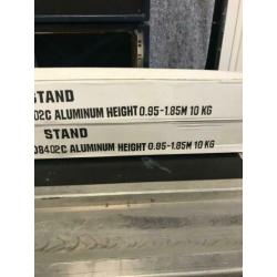 2 aluminium speaker standaards
