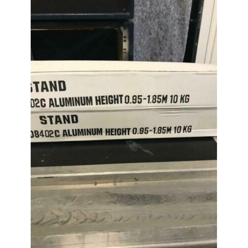 2 aluminium speaker standaards