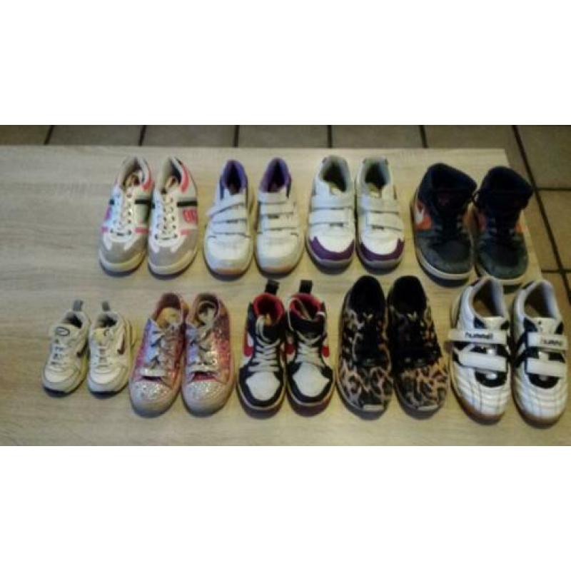 9 PAAR KINDERSPORTSCHOENEN o.a. NIKE -ADIDAS ZIE FOTO,S