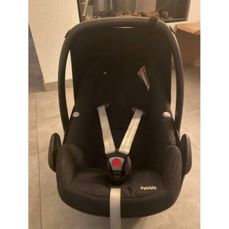 Pebble van maxicosi inclusief familyfix (isofix)