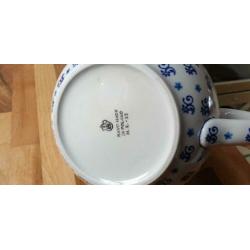 Bunzlau theepot, 2 liter, nieuw.