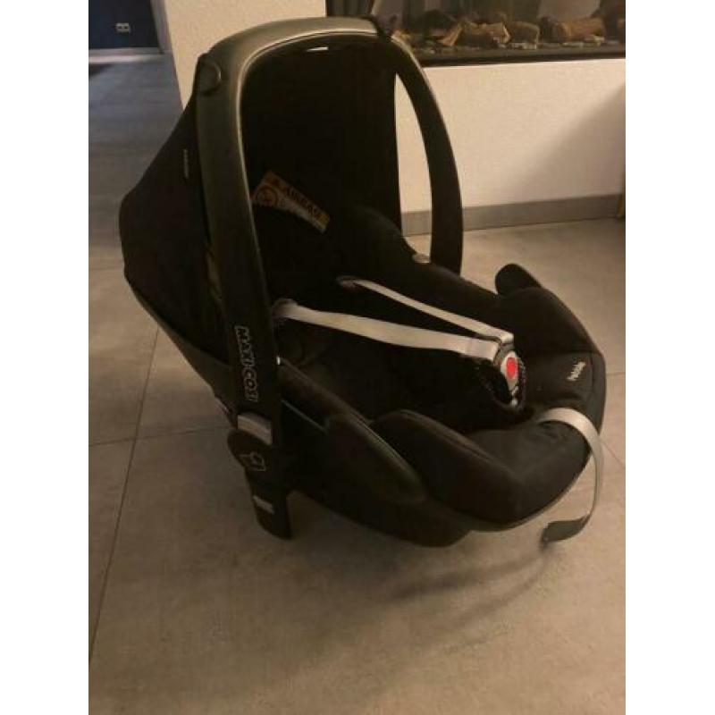 Pebble van maxicosi inclusief familyfix (isofix)