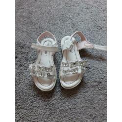 Sandalen maat 28