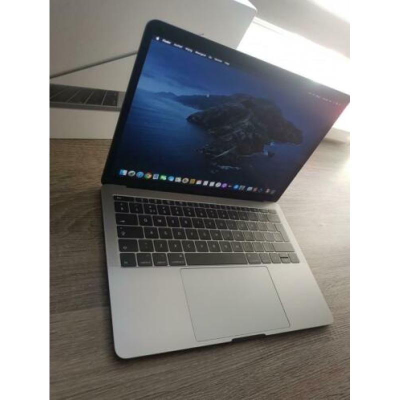 Apple macbook pro 13 retina i5 8GB 268GB SSD 2017 zeer net