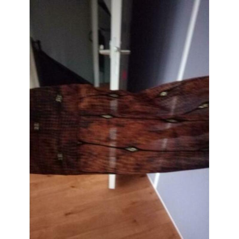 Lange jurk. M roest kleur. Doorknoop..