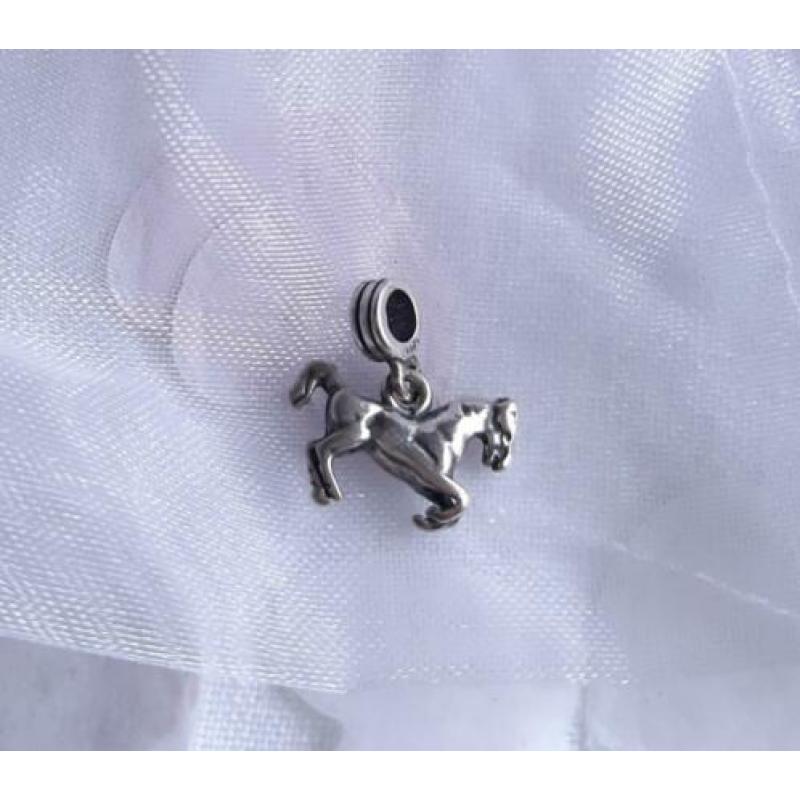 Zilveren bedels, charms met paard en hoefijzer, prijs p.s.