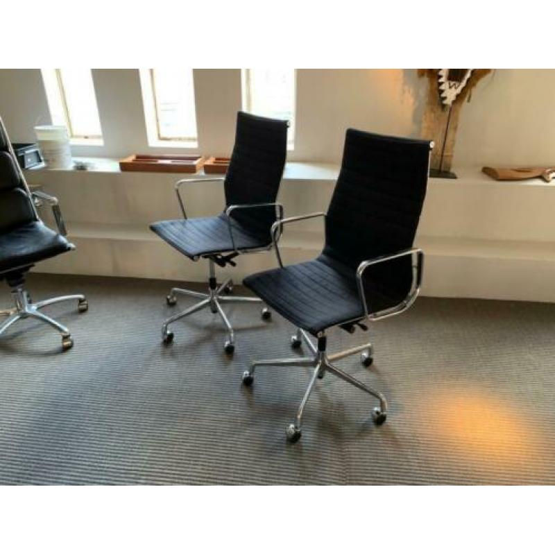 2x Vitra Eames EA 119 bureaustoel - 1x EA219 replica softpad