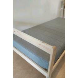 IKEA houten 1 persoonsbed (90x200)