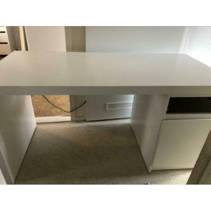 Mooie bureau van Ikea nu meenemen !!
