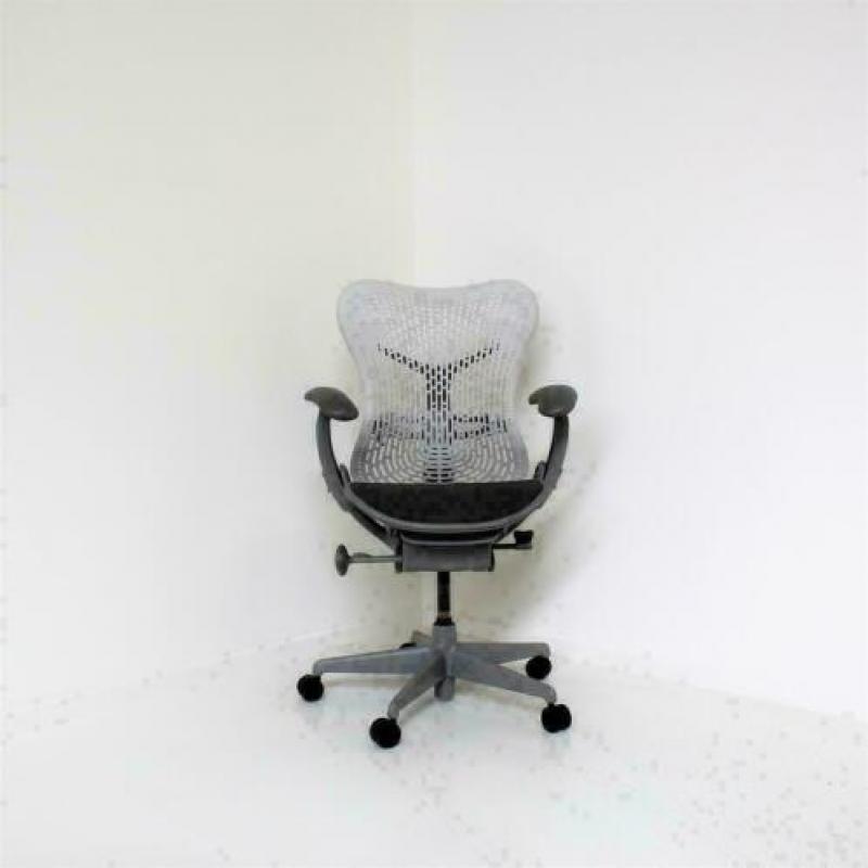 Herman Miller Bureaustoelen, Type Mirra, Licht Grijs