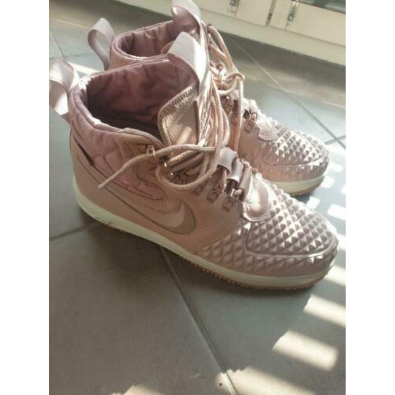Nike air duckboot pink 44