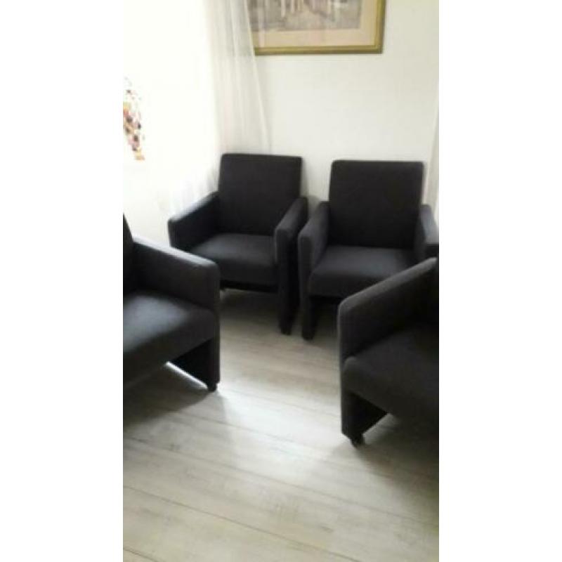 Gratis 4 nog mooie eethoekstoelen.