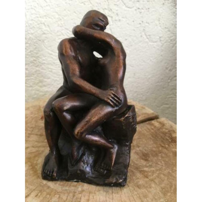 bronzen beeldje, de kus