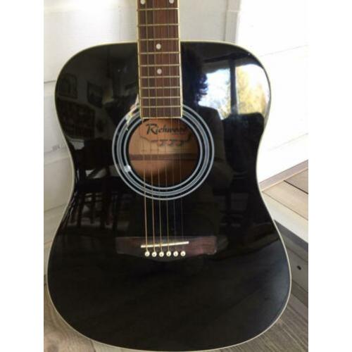 Akoestische gitaar Richwood. Als nieuw.