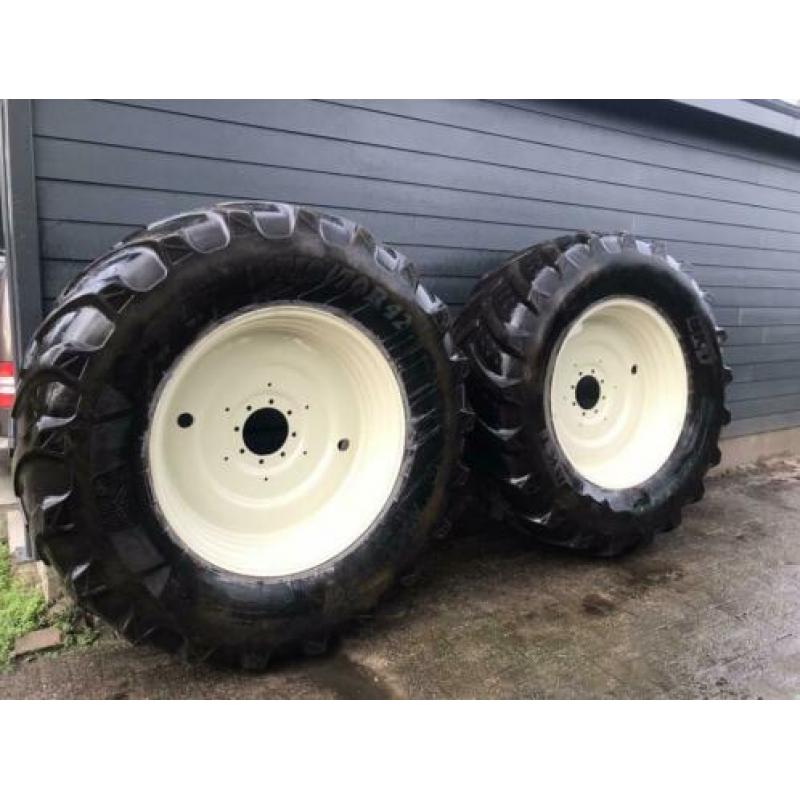 710/70r42 banden met velgen 8 gaats zf steek