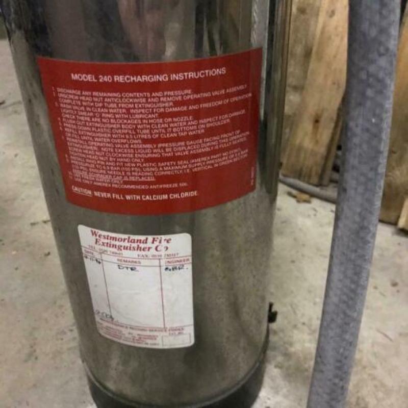 3 oude engelse brandblussers