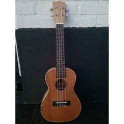 Ukelele FUK118NT, met tuner, plectrum en extra snaren